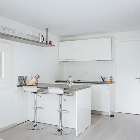 Cozy, Modern & Sunny In