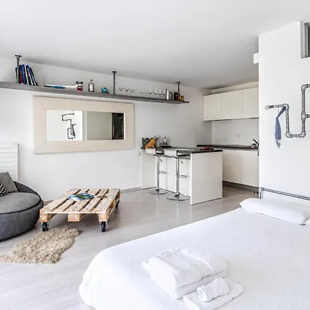Cozy, Modern & Sunny In Apartment *